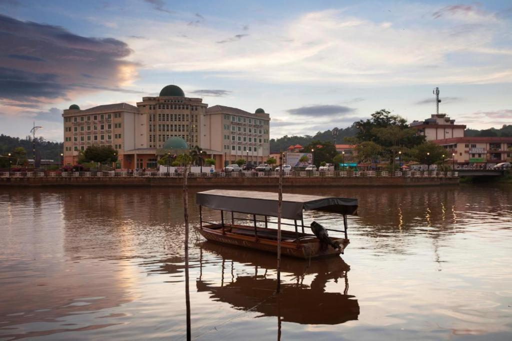 Hotel Seri Malaysia Lawas Exterior foto