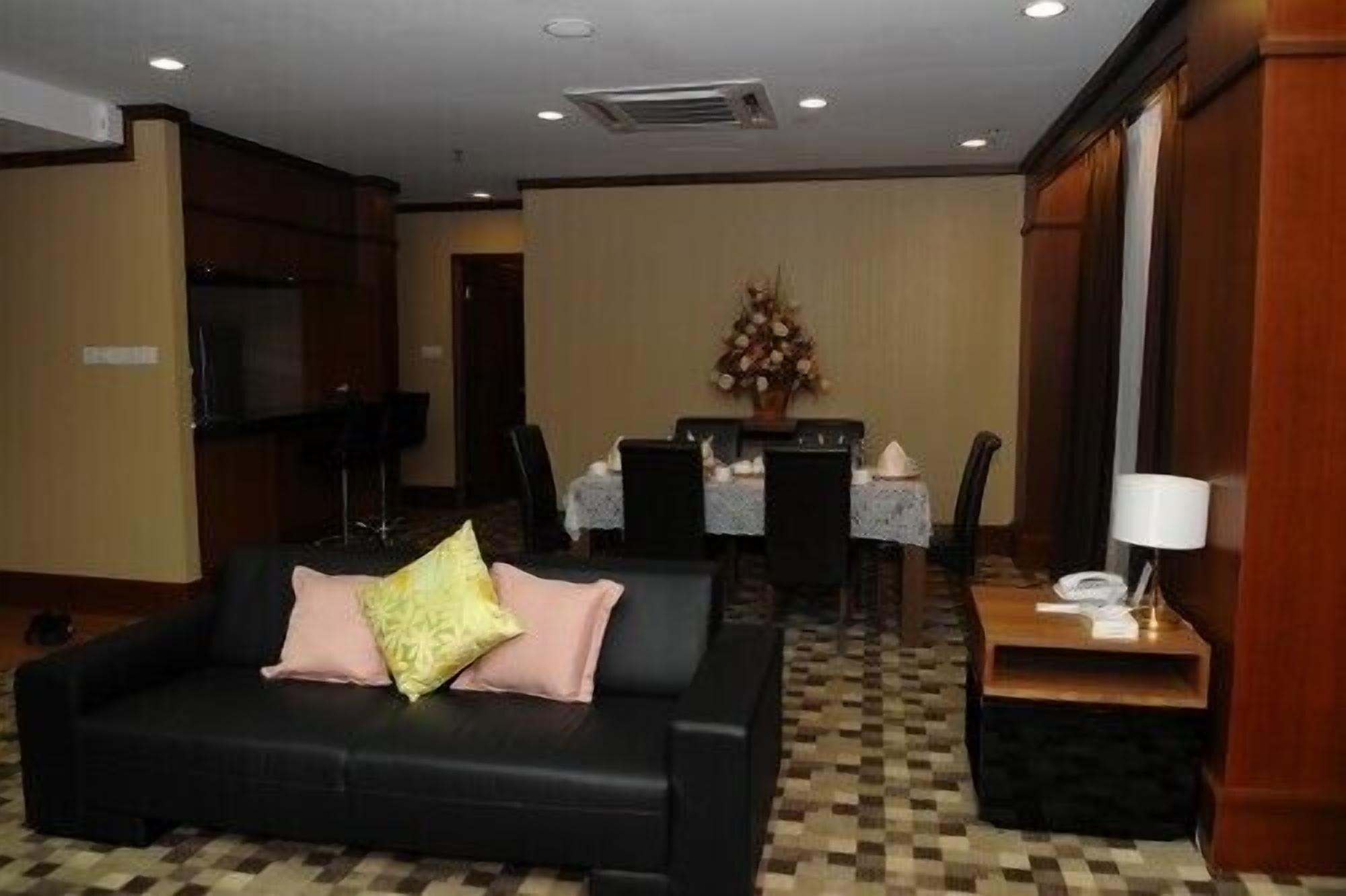 Hotel Seri Malaysia Lawas Exterior foto